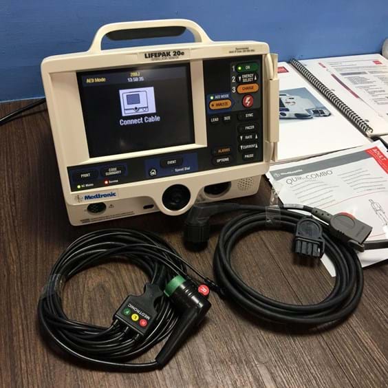 Medtronic Lifepak 20e Defibrillator with Pacer Image