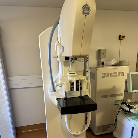 Q932 - GE Essential Mammograph thumbnail image